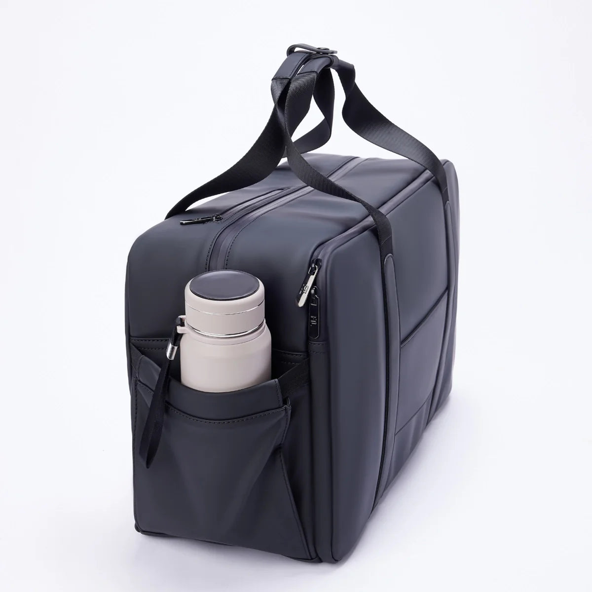 Duffle bag for men's gym use with side water bottle pocket and adjustable shoulder strap in a sleek, durable design.
Abbot Green,Kenmare Black,Essex Blue, Stone Grey