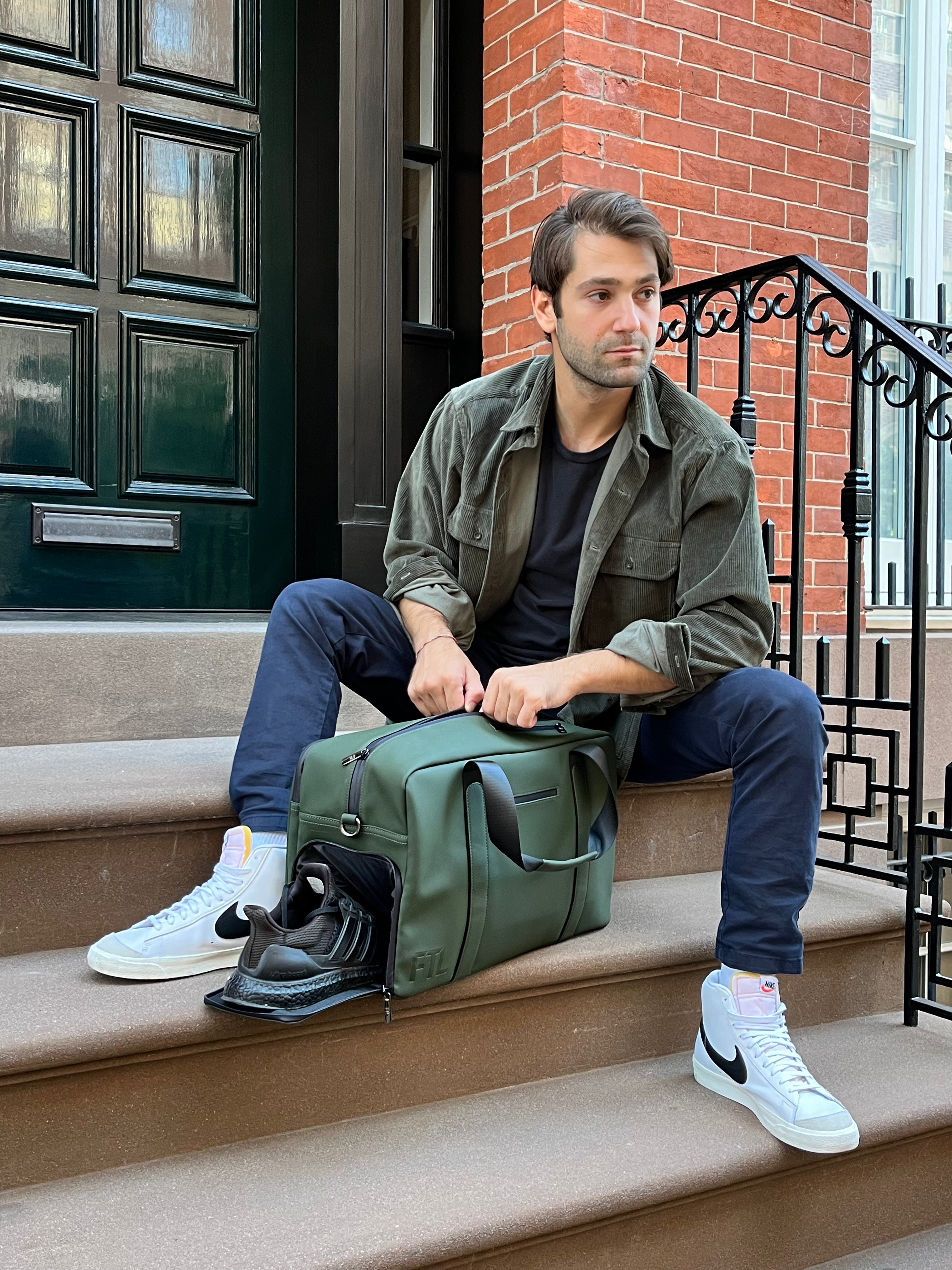 The best gym duffle bags for men feature durable material, sleek design, and organized compartments for modern active lifestyles.
Abbot Green,Kenmare Black,Essex Blue, Stone Grey
